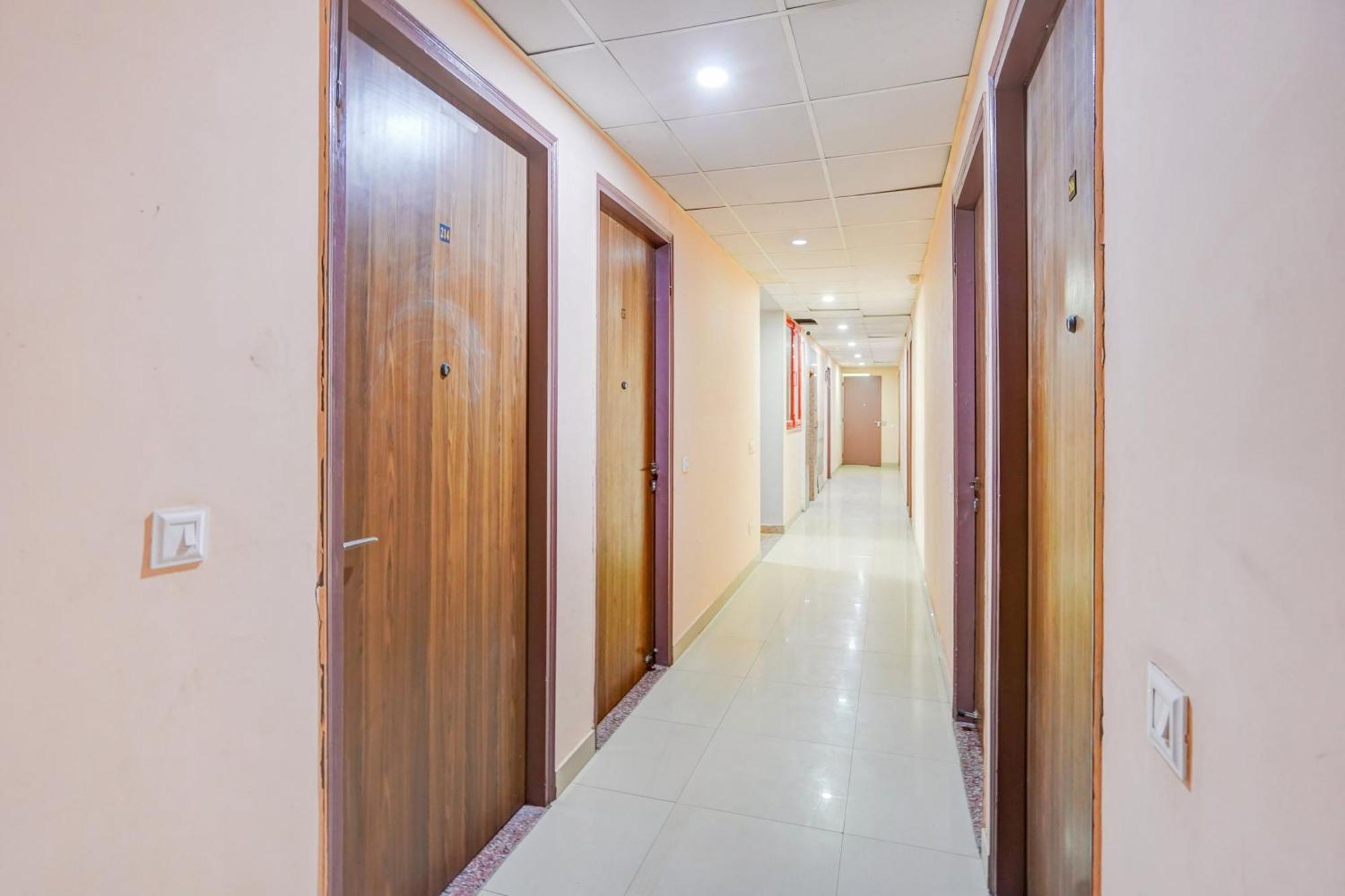 Super Collection O Sector 104 Noida Hotel Ngoại thất bức ảnh