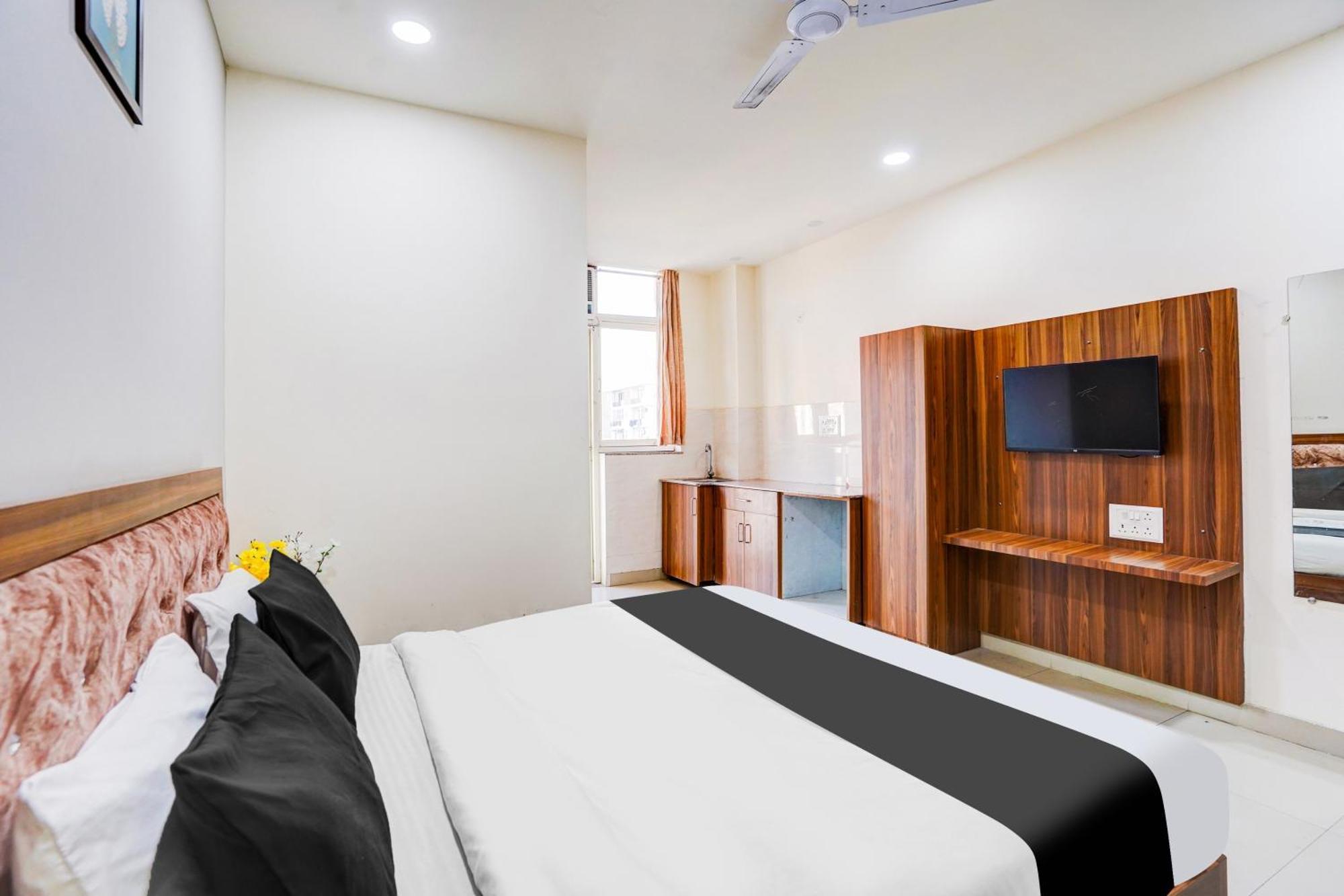 Super Collection O Sector 104 Noida Hotel Ngoại thất bức ảnh