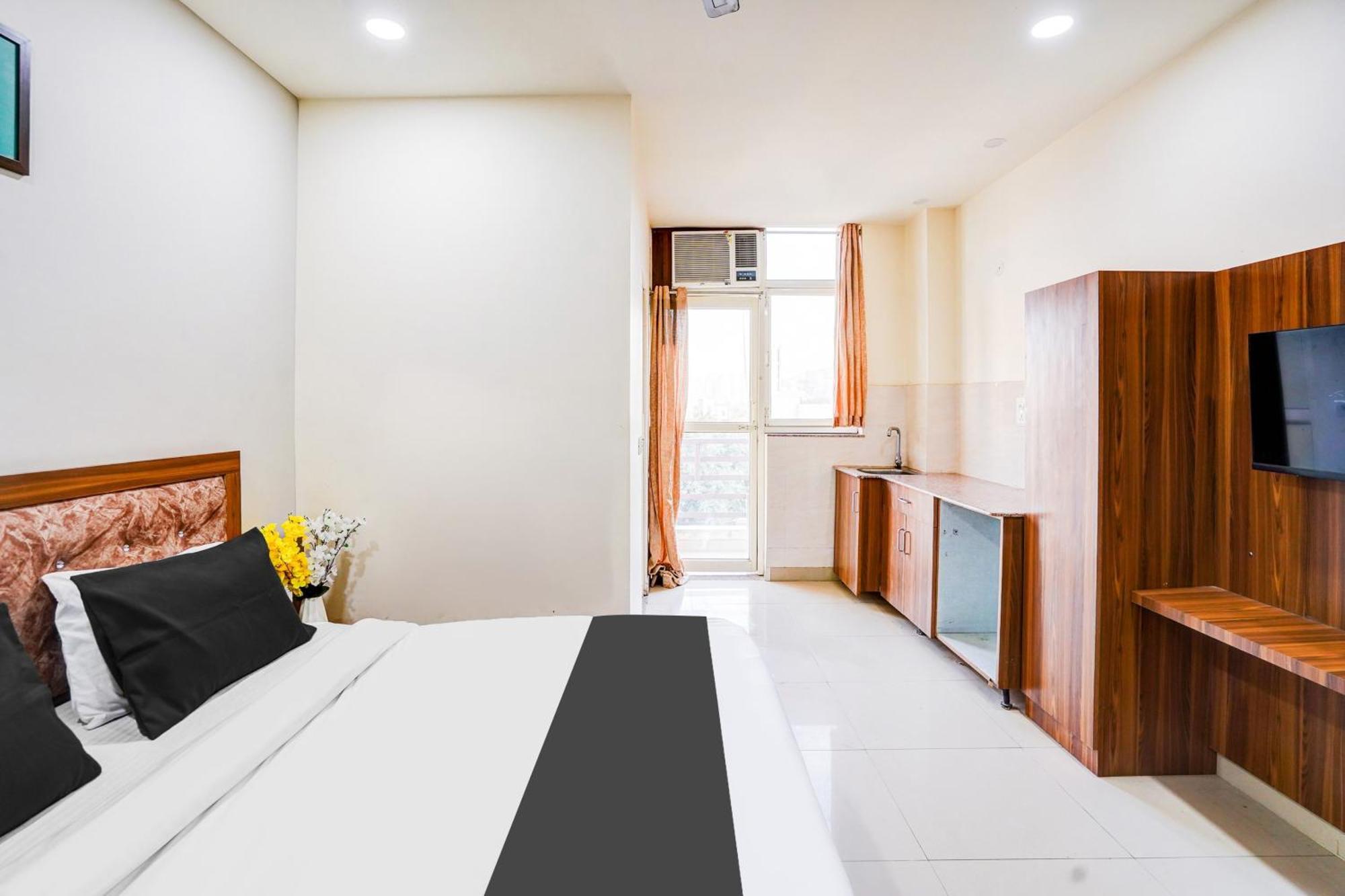 Super Collection O Sector 104 Noida Hotel Ngoại thất bức ảnh